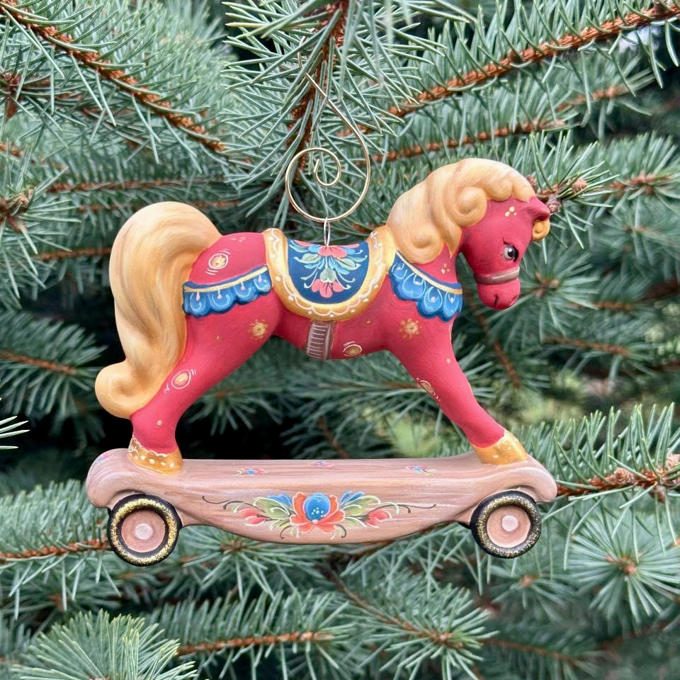 Красная огненная лошадь